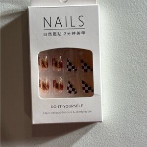 DIY Nail Art Set with Checkered and Floral Designs